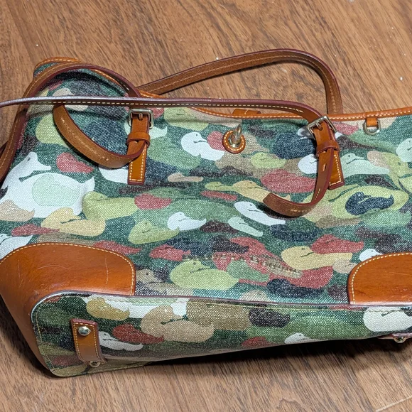 Retired Dooney & Bourke Duck Dynasty Tan Canvas with Brown Leather Logo Patch - Picture 1 of 10
